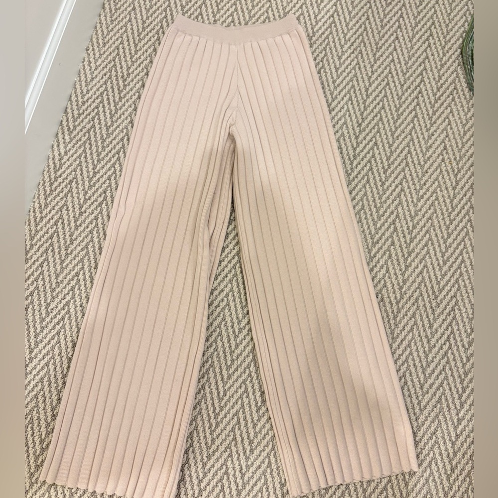 Sleeveless Ribbed Knit Set - Picture 3 of 3
